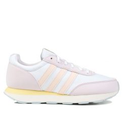 Buty damskie sportowe do chodzenia Adidas RUN 60S. Białe obuwie sportowe Adidas, bez zapięcia, trekkingowe. W wyprzedaży za 199.00 zł.