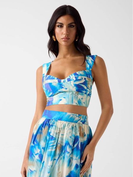 Marciano Guess Top 182357 Niebieski Classic Fit. Niebieskie topy Marciano Guess, z aplikacjami, z lyocellu, bez kołnierzyka, bez ramiączek. Za 286.99 zł.