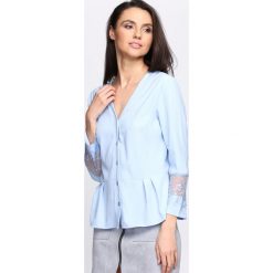 Niebieska Bluzka Cheeks of Rose. Czerwone bluzki Born2be, s, bez wzorów, z koronki, bez kołnierzyka, bez ramiączek. Za 29.99 zł.