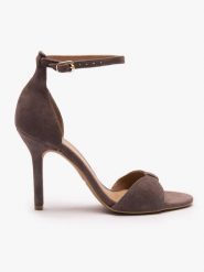 Ciemnobrązowe sandały na wysokim obcasie. Brązowe sandały Ryłko, bez wzorów, z gumy, eleganckie, z okrągłym noskiem, bez obcasa, na obcasie, bez zapięcia. Za 399.99 zł.