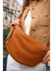 Maison héritage PARIS Skórzana saszetka "Rachel" w kolorze jasnobrązowym - 34 x 17 cm rozmiar: onesize. Brązowe torby na ramię Maison héritage PARIS, bez wzorów, z materiału, sportowe, przez ramię, bez dodatków. Za 317.62 zł.