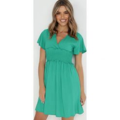 Zielona Sukienka z Wiskozy Gulpari. Zielone sukienki Born2be, l, bez wzorów, z wiskozy, bez kołnierzyka, bez ramiączek, mini, rozkloszowane. Za 74.99 zł.