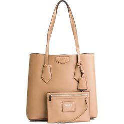 Torebka DKNY - Lg N/S Tote R83B8818 Latte LAT. Brązowe shopper DKNY, bez wzorów, ze skóry, bez dodatków. W wyprzedaży za 639.00 zł.