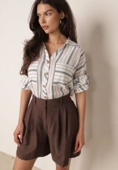 Jasnoniebieska Letnia Koszula Oversize z Bawełny w Paski z Nietoperzowymi Rękawami Sheilla. Niebieskie koszule Born2be, bez wzorów, z bawełny, eleganckie, bez kołnierzyka, bez ramiączek. Za 99.99 zł.