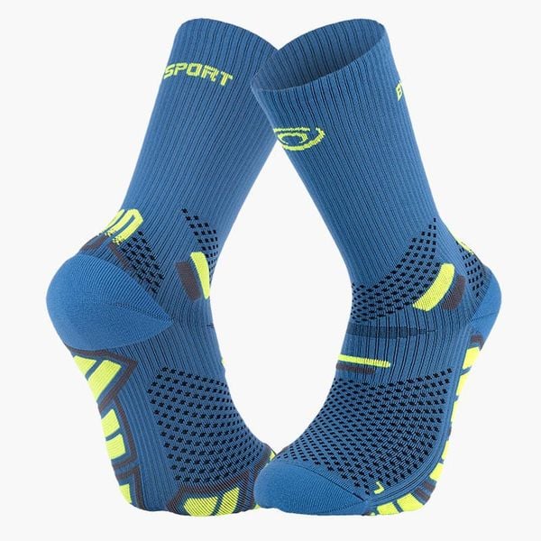 Wysokie skarpety BV Sport Ultra 2. Niebieskie skarpety BV SPORT, bez wzorów, z materiału. Za 116.00 zł.