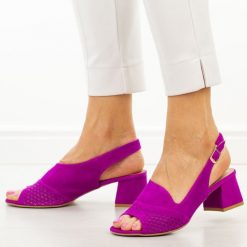 Fuksja zamszowe skórzane Polskie sandały damskie na obcasie Deoni D405C. Czerwone sandały Deoni, bez wzorów, ze skóry, eleganckie, bez obcasa, na obcasie, bez zapięcia. W wyprzedaży za 386.32 zł.