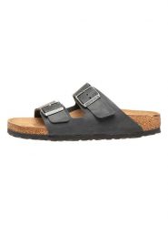 Birkenstock Skórzane klapki "Arizona" w kolorze czarnym rozmiar: 40. Czarne klapki Birkenstock, bez wzorów, z otwartym noskiem, bez obcasa. Za 435.87 zł.