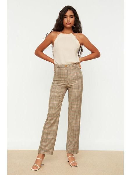 Trendyol Spodnie w kolorze brązowo-beżowym rozmiar: 38. Brązowe spodnie materiałowe Trendyol, bez wzorów, z materiału. Za 82.64 zł.