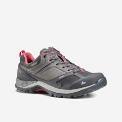 Buty turystyczne damskie niskie Quechua MH500 wodoodporne. Czerwone trekkingi QUECHUA, z gumy, trekkingowe. Za 339.99 zł.