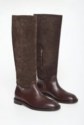 Kozaki damskie zamszowe BALDININI. Kozaki Baldinini, z zamszu, bez obcasa, bez zapięcia. Za 2,989.00 zł.