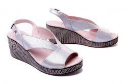 LANQIER 44C2922 vizyon florya, sandały damskie. Szare sandały Lanqier, bez wzorów, z gumy, bez obcasa, na koturnie, bez zapięcia. Za 189.90 zł.