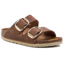 Klapki Birkenstock. Brązowe klapki Birkenstock, bez wzorów, bez obcasa. Za 679.99 zł.