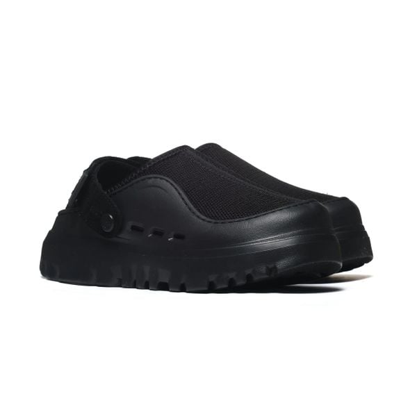 Klapki Ugg GoldenGlow 1166912-BLK. Czarne klapki UGG, bez wzorów, z gumy, z okrągłym noskiem, bez obcasa. Za 357.02 zł.