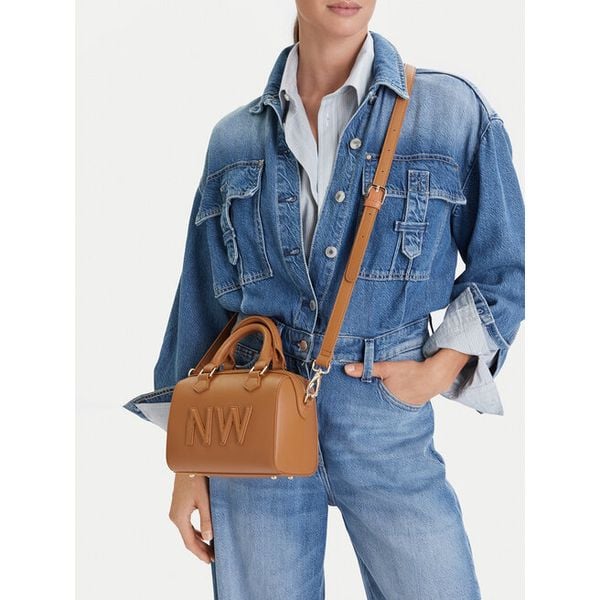 Torebka Nine West. Brązowe torebki klasyczne Nine West, bez wzorów, bez dodatków. Za 161.99 zł.