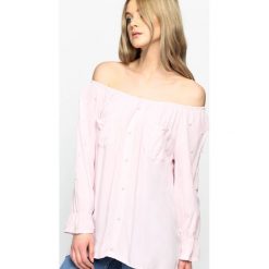 Różowa Bluzka Damages. Czerwone bluzki Born2be, m, bez wzorów, bez kołnierzyka, bez ramiączek. Za 29.99 zł.