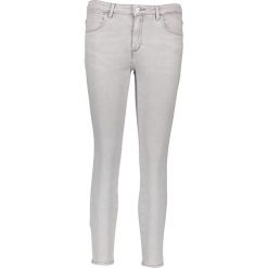 Dżinsy - Skinny fit - w kolorze jasnoszarym. Szare jeansy Wrangler, l, z aplikacjami. W wyprzedaży za 166.95 zł.