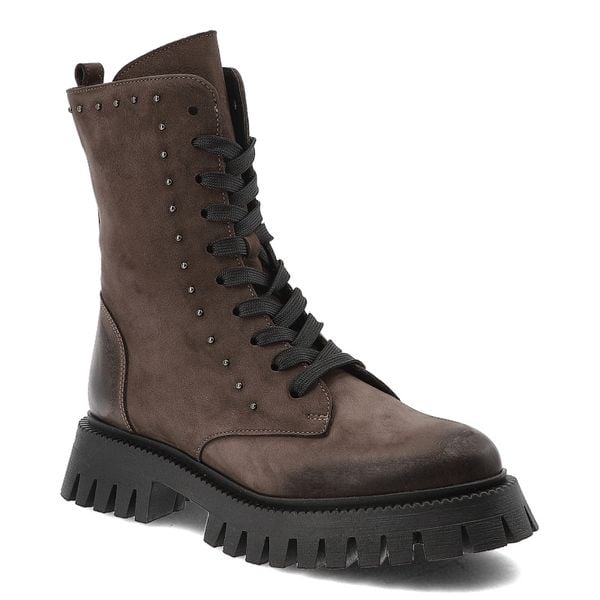 Botki damskie Karino, skórzane na płaskim obcasie z dżetami z okrągłym noskiem i na zamek, jasnobrązowe, 5637-015-F. Brązowe botki Karino, z aplikacjami, z nubiku, z okrągłym noskiem, bez obcasa, na płaskiej podeszwie, bez zapięcia. Za 449.00 zł.