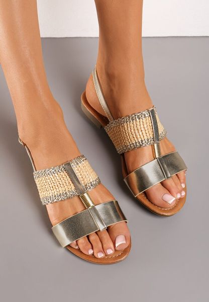 Złote Sandały z Ekoskóry ze Sprzączką z Metalicznymi Wstawkami i Plecionką Ursules. Żółte sandały Renee, bez wzorów, z jedwabiu, eleganckie, bez obcasa, na obcasie, bez zapięcia. Za 69.99 zł.