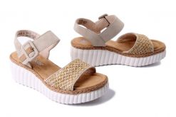 RIEKER 69176-62 beige, sandały damskie. Brązowe sandały Rieker, bez wzorów, bez obcasa, na koturnie, bez zapięcia. Za 329.90 zł.