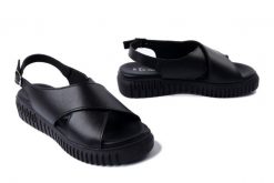 MARCO TOZZI 2-28281-44 001 black, sandały damskie. Czarne sandały Marco Tozzi, bez wzorów, z gumy, bez obcasa, bez zapięcia. Za 224.93 zł.