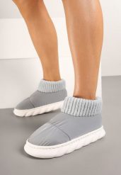 Szare Kapcie Vices na Piankowej Podeszwie z Pikowaną Cholewką Velavina. Szare obuwie domowe Renee, bez wzorów, z dzianiny, bez zapięcia. Za 29.99 zł.