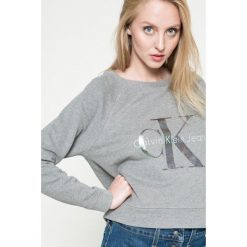 Calvin Klein Jeans - Bluza. Szare bluzy Calvin Klein Jeans, l, z nadrukiem, z bawełny, bez kaptura. W wyprzedaży za 259.90 zł.