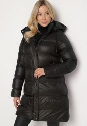 Czarna Pikowana Kurtka o Długim Kroju z Kapturem Kieszeniami i Dwustronnym Suwakiem Sanarose. Czarne kurtki narciarskie Born2be, xl, bez wzorów, z jeansu, z kapturem, narciarskie. Za 99.99 zł.