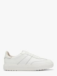 Białe buty sportowe na lekkim spodzie. Białe obuwie sportowe Ryłko, ze skóry, bez zapięcia. Za 429.99 zł.