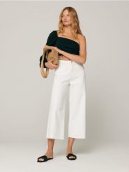 Jeansy cropped high waist - kremowy. Białe jeansy Sinsay, l, bez wzorów, z podwyższonym stanem. Za 79.99 zł.