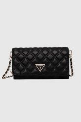 GUESS Czarna kopertówka damska Giully. Czarne kopertówki Guess, z aplikacjami, ze skóry ekologicznej, bez dodatków. W wyprzedaży za 351.99 zł.