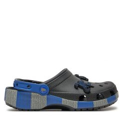 Klapki Crocs. Zielone klapki Crocs, bez wzorów, bez obcasa. Za 139.99 zł.