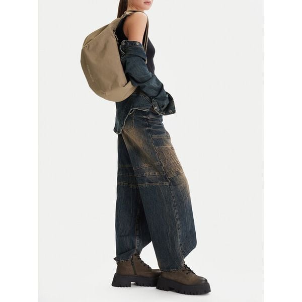 Torebka Guess Jeans. Zielone torebki klasyczne Guess Jeans, z aplikacjami, z jeansu, bez dodatków. Za 159.99 zł.
