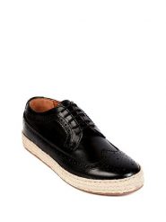 British Passport Skórzane trzewiki w kolorze czarnym rozmiar: 37. Czarne półbuty sznurowane British Passport, bez wzorów, ze skóry, eleganckie, z okrągłym noskiem, bez obcasa, bez zapięcia. Za 124.69 zł.