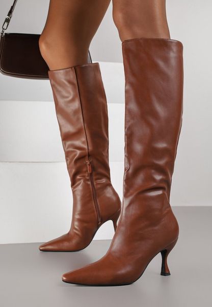 Brązowe Kozaki Vices na Kaczuszce z Marszczoną Cholewką Miozea. Brązowe kozaki Born2be, z jeansu, bez obcasa, na obcasie, bez zapięcia. Za 149.99 zł.