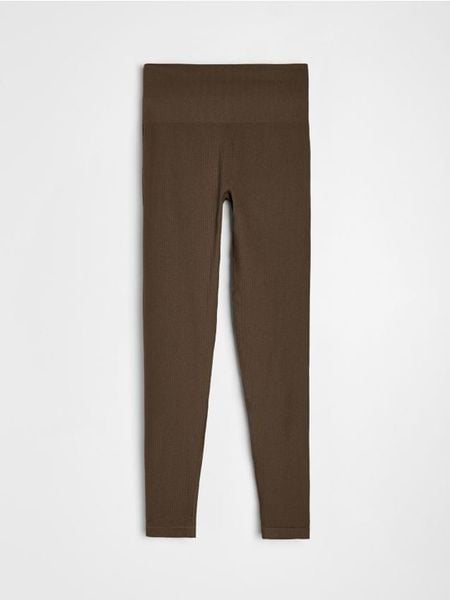 Prążkowane legginsy basic - brązowy. Brązowe legginsy Sinsay, l, bez wzorów, prążkowane. Za 39.99 zł.