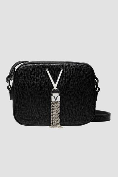 VALENTINO Mała czarna torebka o teksturze skóry z ozdobnym V divina haversack. Czarne listonoszki Valentino by Mario Valentino, bez wzorów, ze skóry, małe, bez dodatków. W wyprzedaży za 191.99 zł.