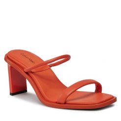 Klapki Calvin Klein. Czerwone klapki Calvin Klein, bez wzorów, bez obcasa. Za 589.99 zł.