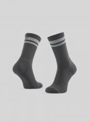 4F Skarpetki do biegania długie damskie - czarne 39-42. Czarne skarpety 4f, bez wzorów. Za 39.99 zł.