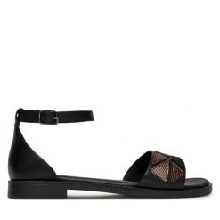 Sandały Lasocki. Czarne sandały Lasocki, bez wzorów, bez obcasa, na płaskiej podeszwie, bez zapięcia. Za 159.99 zł.