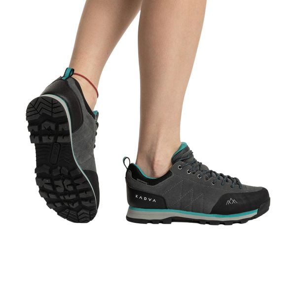Buty trekkingowe damskie KADVA Stride Low WaterProof. Czarne trekkingi KADVA, z gumy, przed kostkę, trekkingowe. Za 179.99 zł.