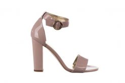 Sandały Bayla-056 8024-430 Beż Lakier, Skóra naturalna - 41. Brązowe sandały Bayla, bez wzorów, z lakierowanej skóry, biznesowe, bez obcasa, na słupku, bez zapięcia. W wyprzedaży za 134.10 zł.