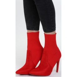 Czerwone Botki Vanilla Sol. Białe botki Born2be, bez wzorów, z materiału, ze szpiczastym noskiem, bez obcasa, na szpilce, bez zapięcia. Za 109.99 zł.