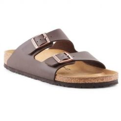 Klapki damskie Birkenstock Arizona BF. Brązowe klapki Birkenstock, bez wzorów, z materiału, bez obcasa. Za 380.66 zł.