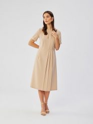 Stylove Sukienka w kolorze beżowym rozmiar: L. Brązowe sukienki Stylove, na co dzień, l, bez wzorów, bez kołnierzyka, bez ramiączek, midi, proste. Za 259.74 zł.