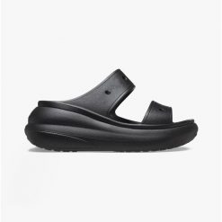 Klapki damskie na platformie Crocs CRUSH. Czarne klapki Crocs, bez wzorów, bez obcasa, na platformie. W wyprzedaży za 199.00 zł.