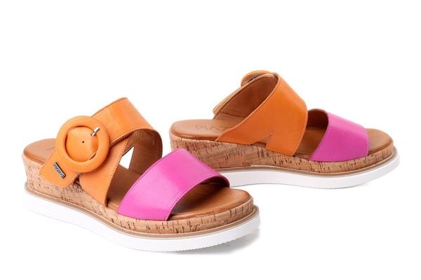 PIAZZA 900180-62 orange, klapki damskie. Brązowe klapki Piazza, bez wzorów, bez obcasa. Za 179.94 zł.