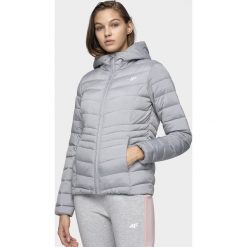 Kurtka puchowa damska KUDP301 - chłodny jasny szary melanż. Szare kurtki sportowe 4f, bez wzorów, bez kaptura. Za 249.99 zł.