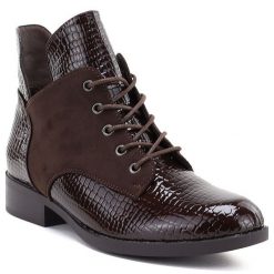 Botki damskie lakierowane kroko brązowe Vinceza HX27-16524. Brązowe botki VINCEZA, bez wzorów, z lakierowanej skóry, bez obcasa, bez zapięcia. Za 149.99 zł.