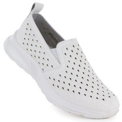 Półbuty damskie wsuwane ażurowe białe NEWS 210. Białe półbuty wsuwane NEWS, w ażurowe wzory, ze skóry ekologicznej, bez obcasa, bez zapięcia. Za 119.99 zł.