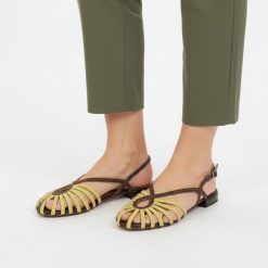 Sandały damskie Gioseppo, lekka konstrukcja odkryte palce regulowane zapięcie z tyłu płaska podeszwa stabilny obcas pleciony przód, żółte, 79268. Żółte sandały Hot Potatoes by Gioseppo, bez wzorów, eleganckie, bez obcasa, na obcasie, bez zapięcia. Za 349.00 zł.